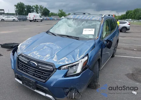 2023 Subaru Forester Touring z USA, uszkodzony, nr VIN JF2SKARC0PH521934